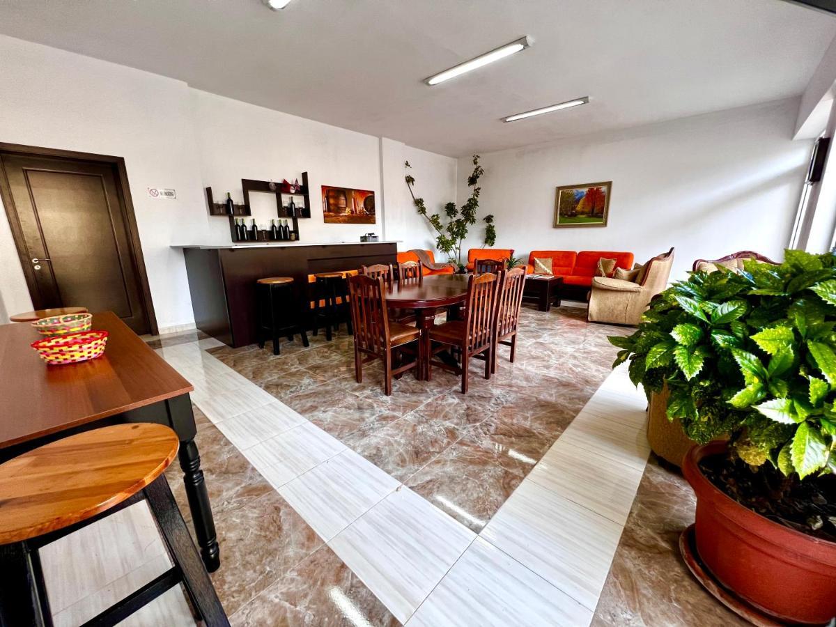 North Star Hostel Shkodër エクステリア 写真