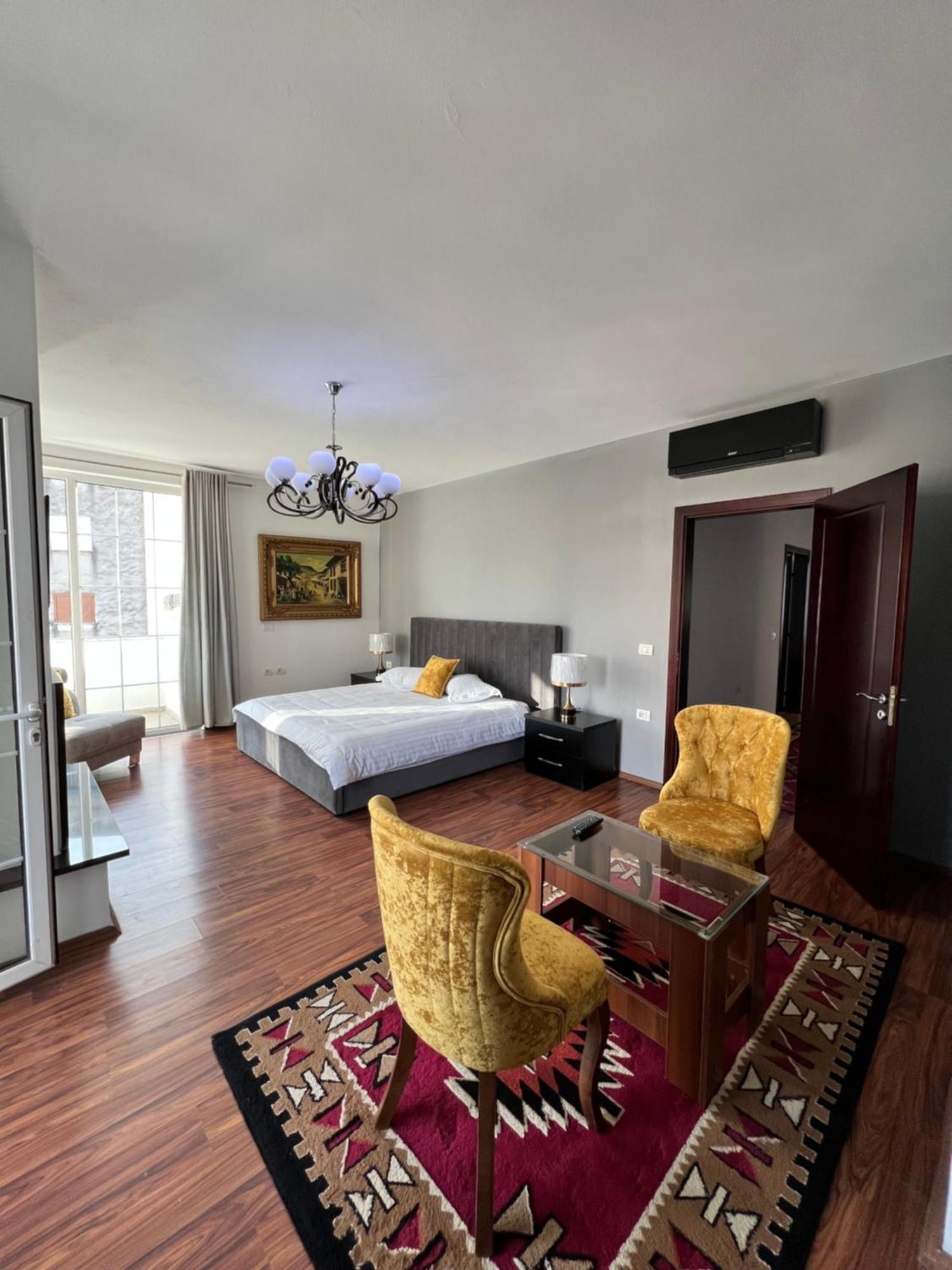 North Star Hostel Shkodër エクステリア 写真