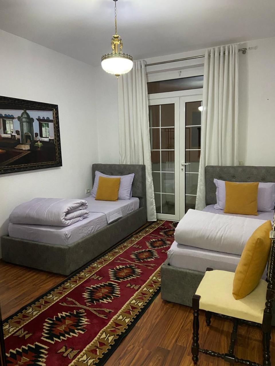 North Star Hostel Shkodër エクステリア 写真