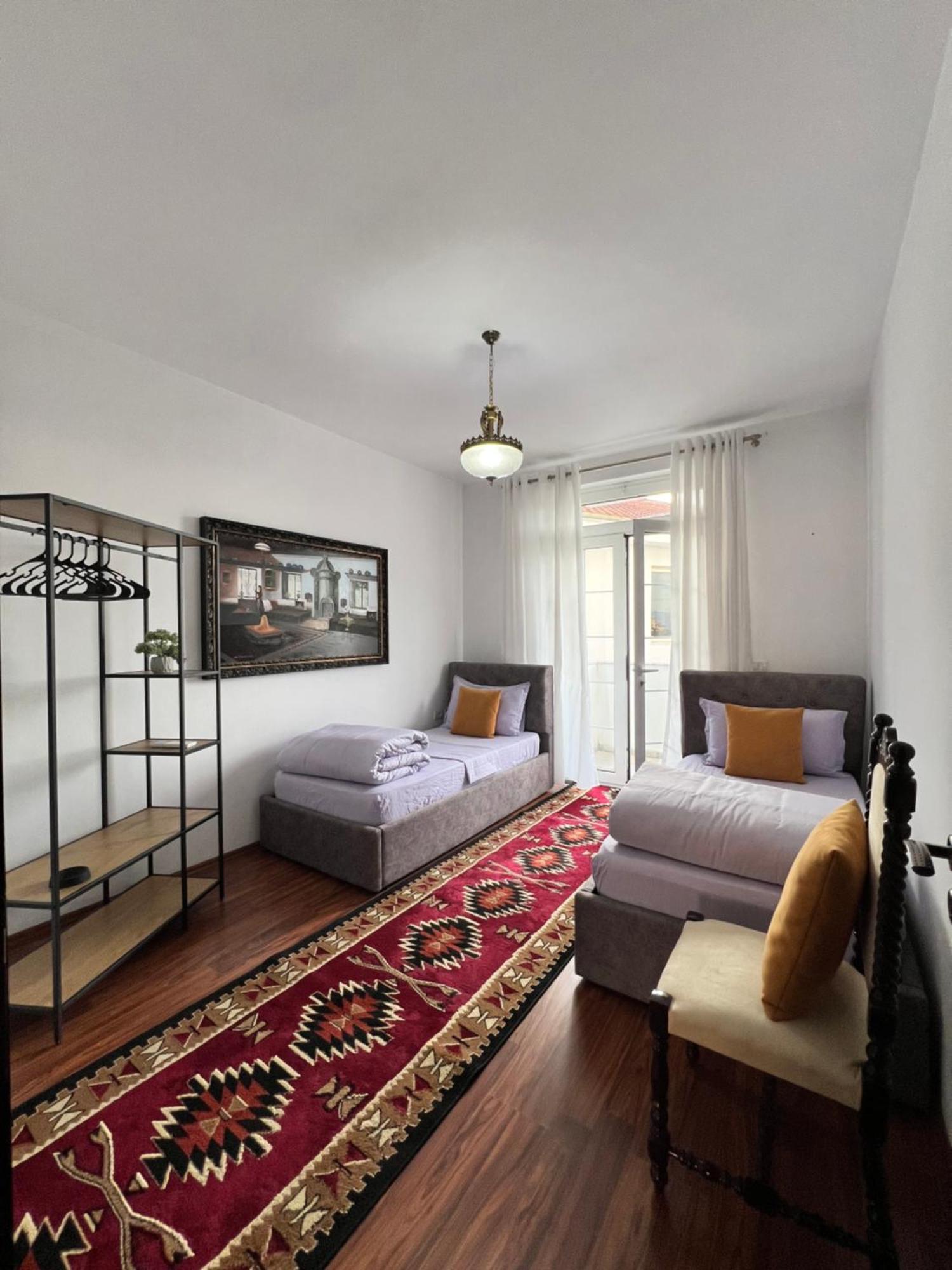 North Star Hostel Shkodër エクステリア 写真