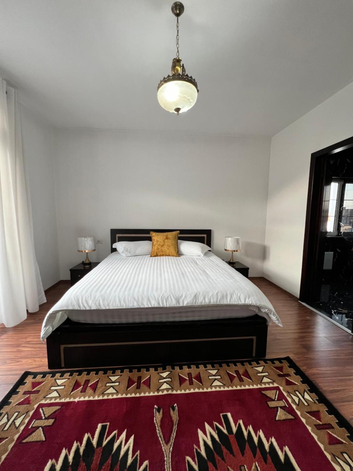 North Star Hostel Shkodër エクステリア 写真