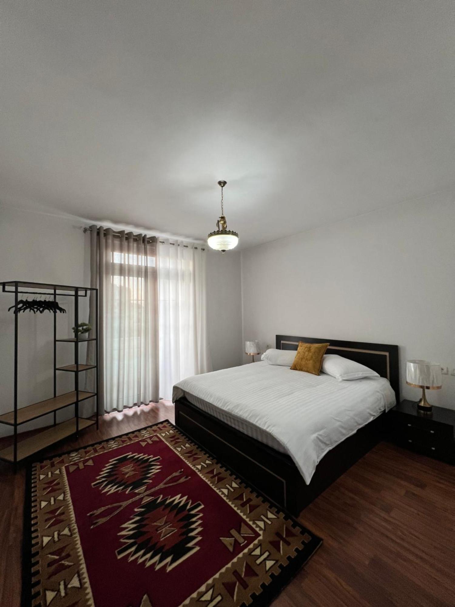North Star Hostel Shkodër エクステリア 写真