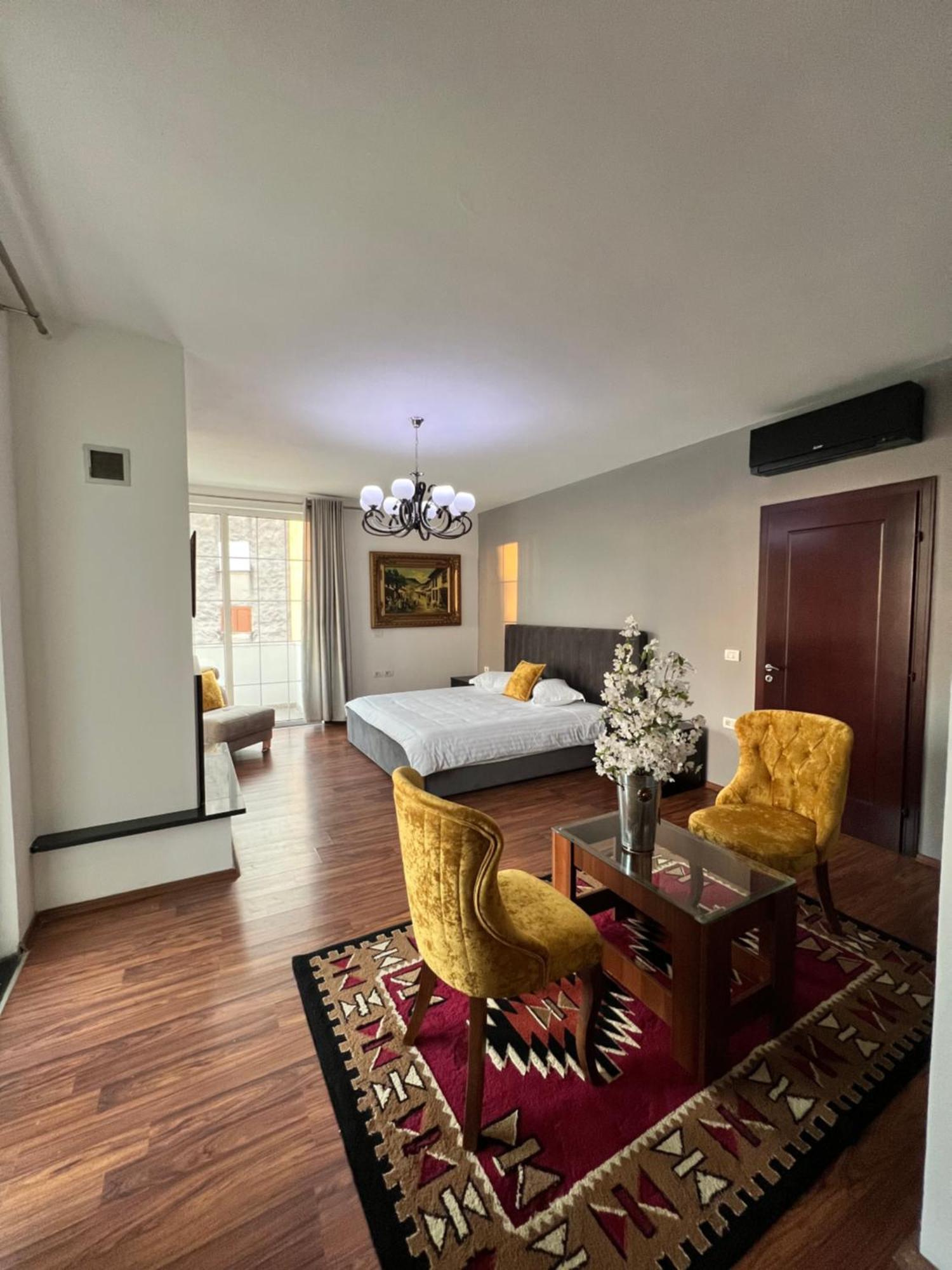 North Star Hostel Shkodër エクステリア 写真