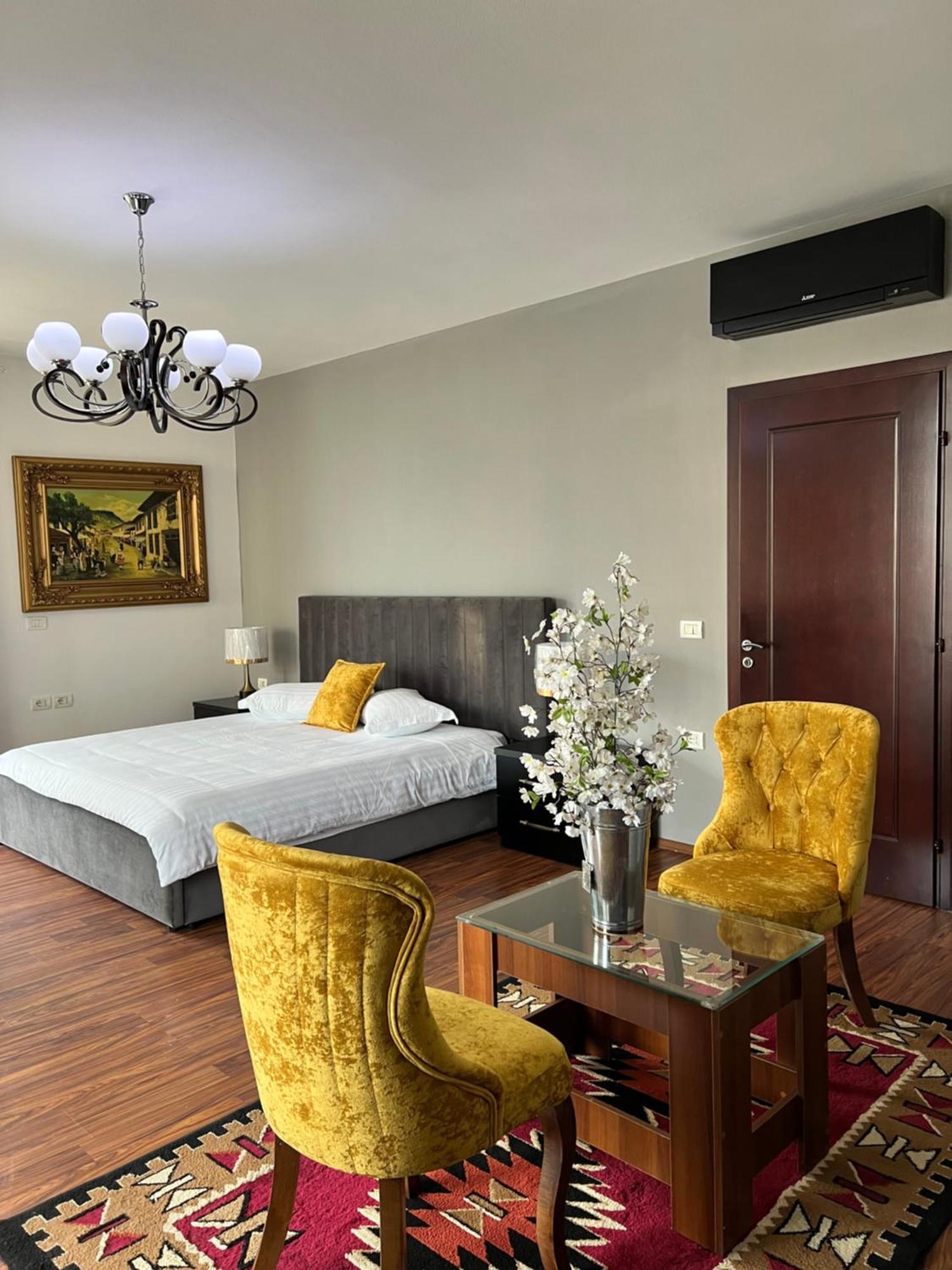 North Star Hostel Shkodër エクステリア 写真
