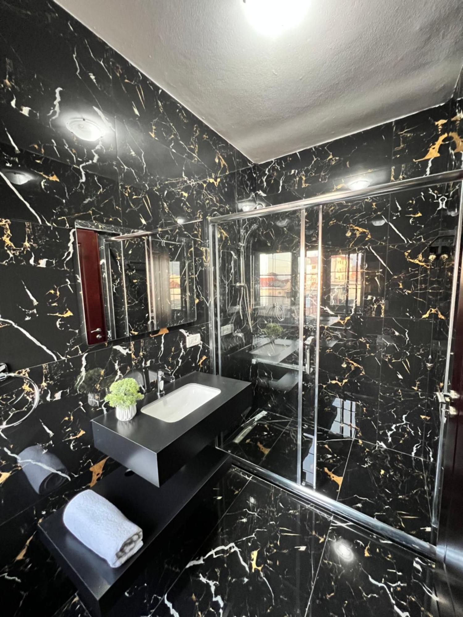 North Star Hostel Shkodër エクステリア 写真