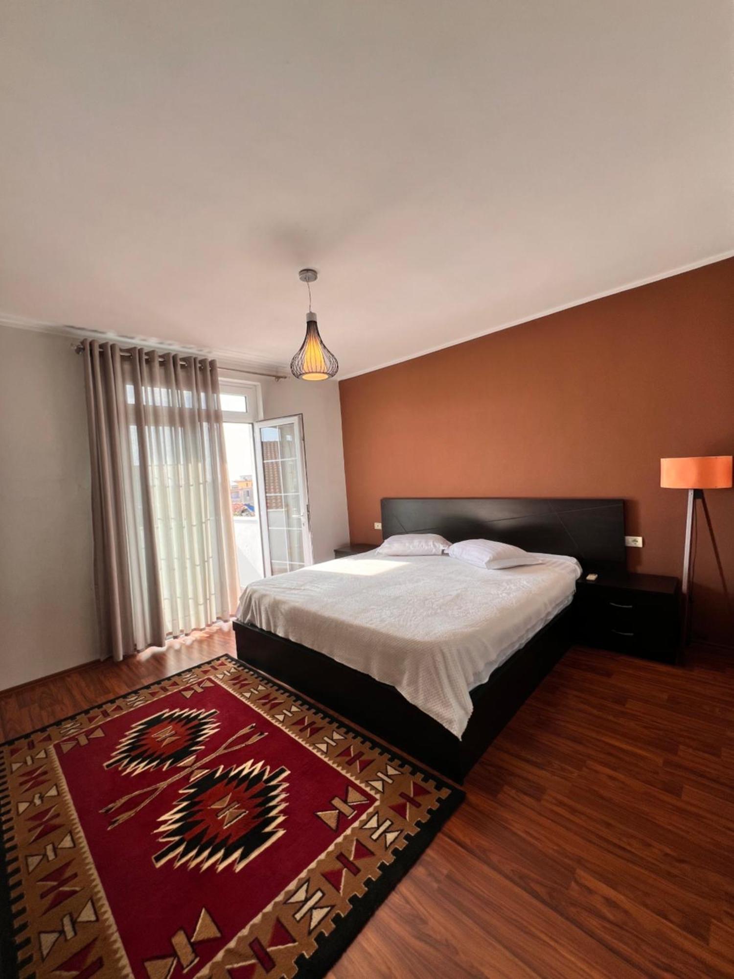 North Star Hostel Shkodër エクステリア 写真